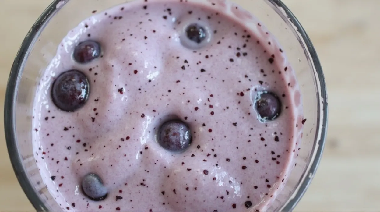 Blueberry Greek Yogurt Protein Smoothie