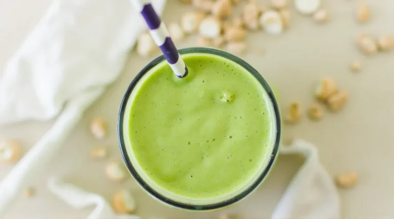 Classic Spinach Banana Green Smoothie
